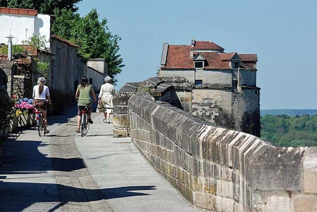 Appartement Proche Des Remparts Langres Exterior foto